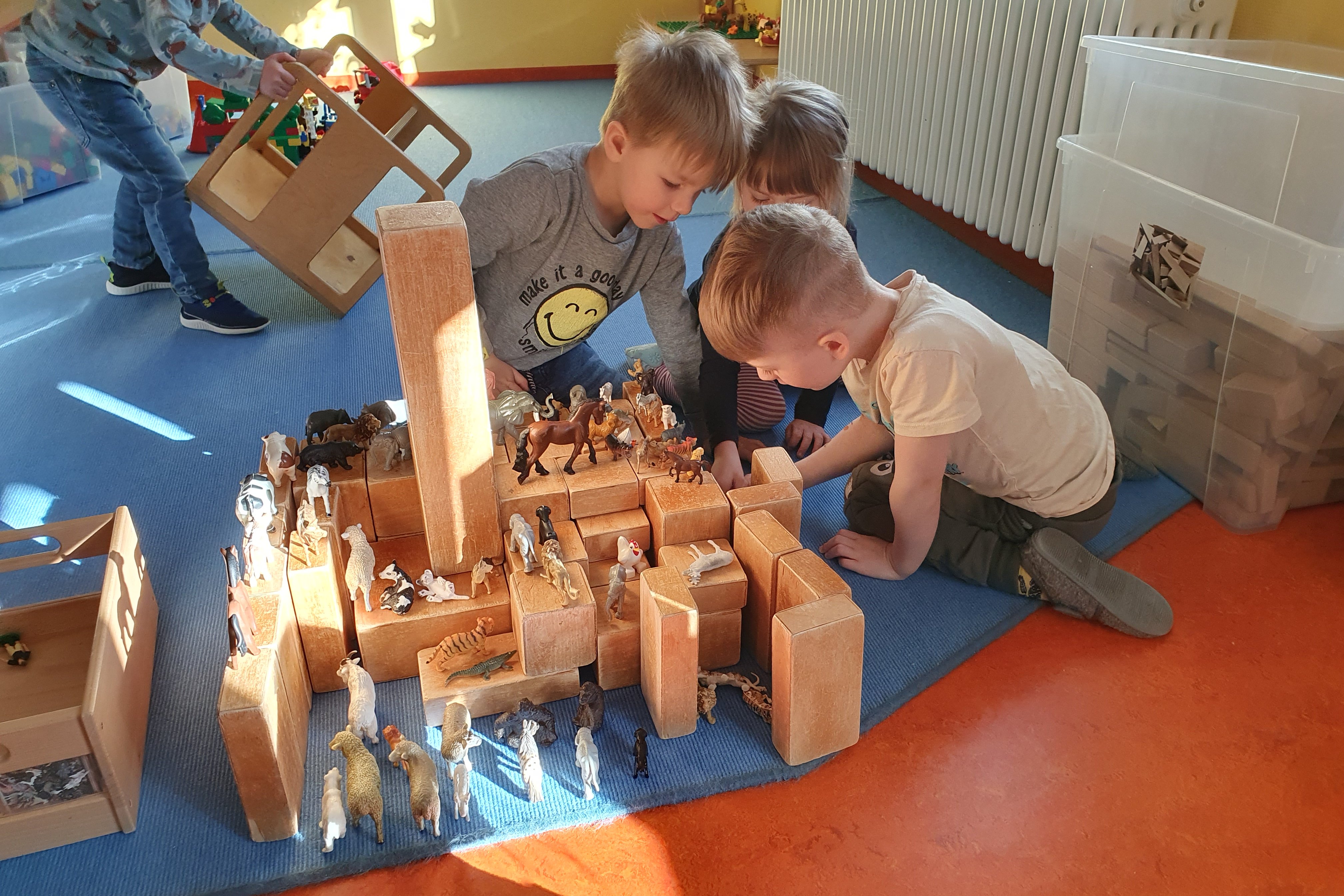Kinder spielen